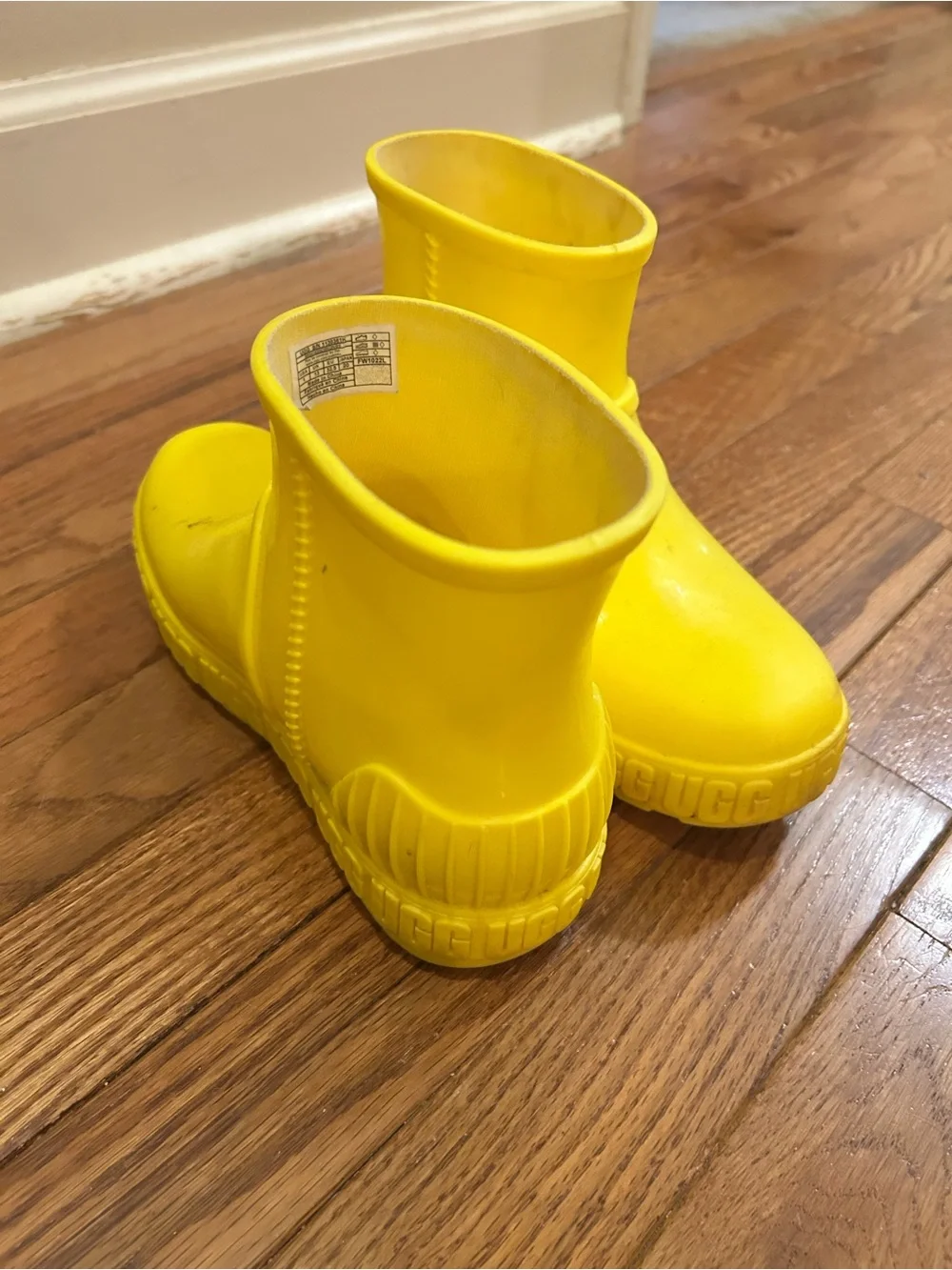UGG Kids Yellow Rain Boots Size 1 Waterproof Rubber Ankle Boots